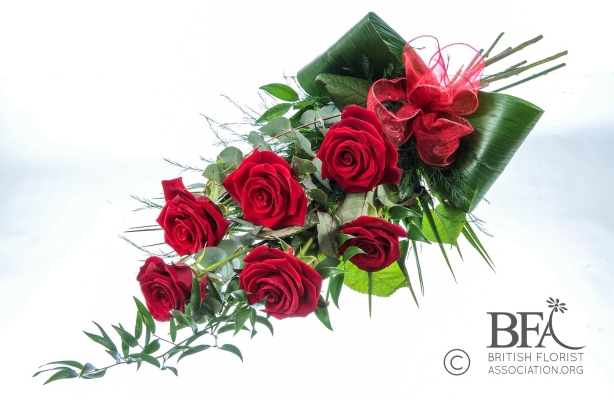 Tied Sheaf 6 Red Roses